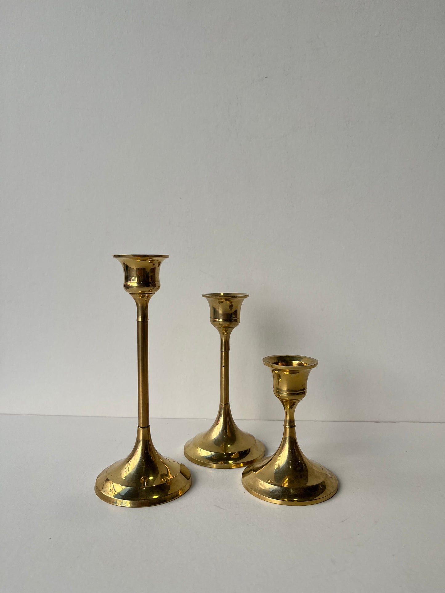 Trio de bougeoirs en laiton