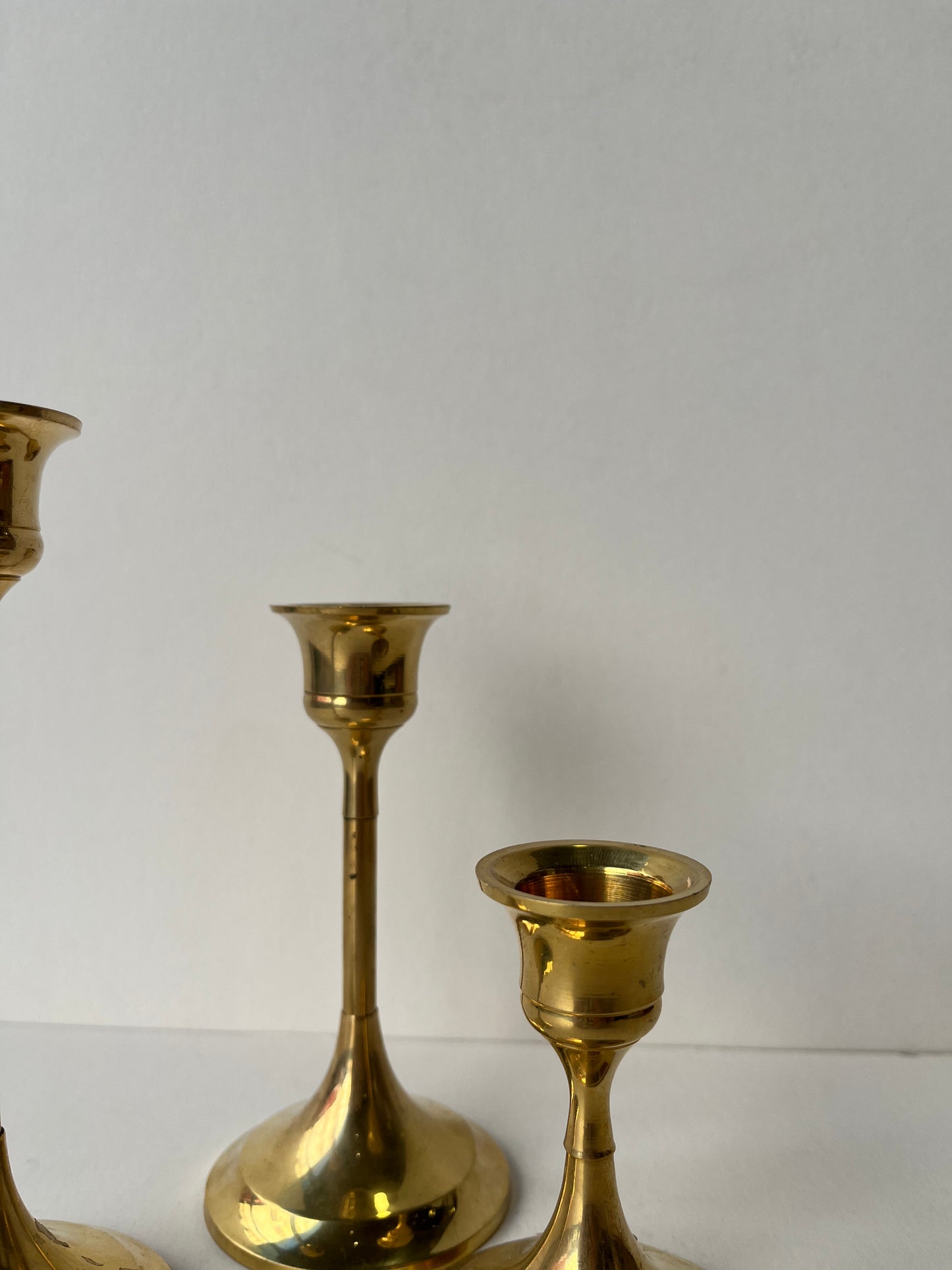 Trio de bougeoirs en laiton