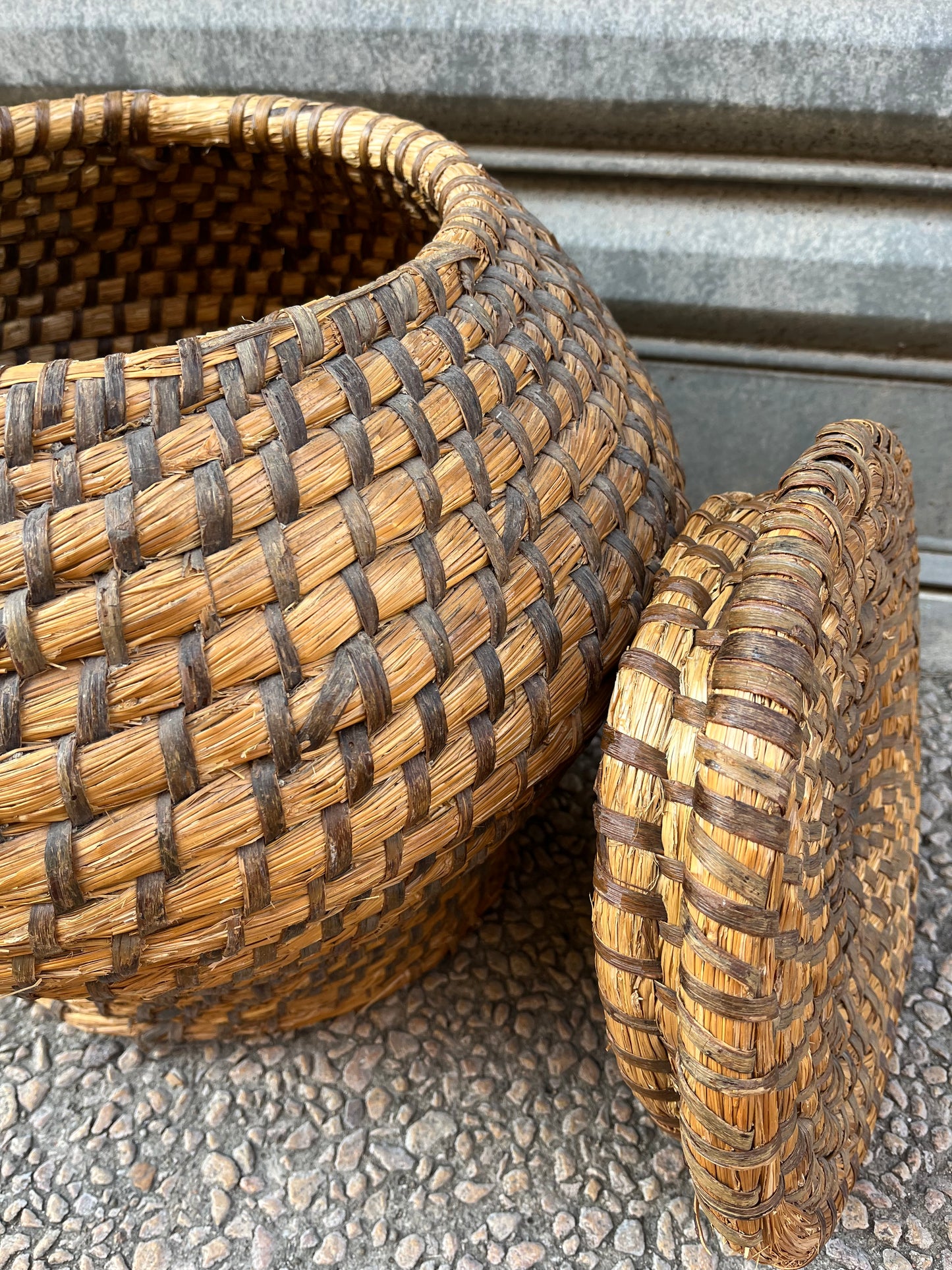 Grand panier en ronce et paille vintage