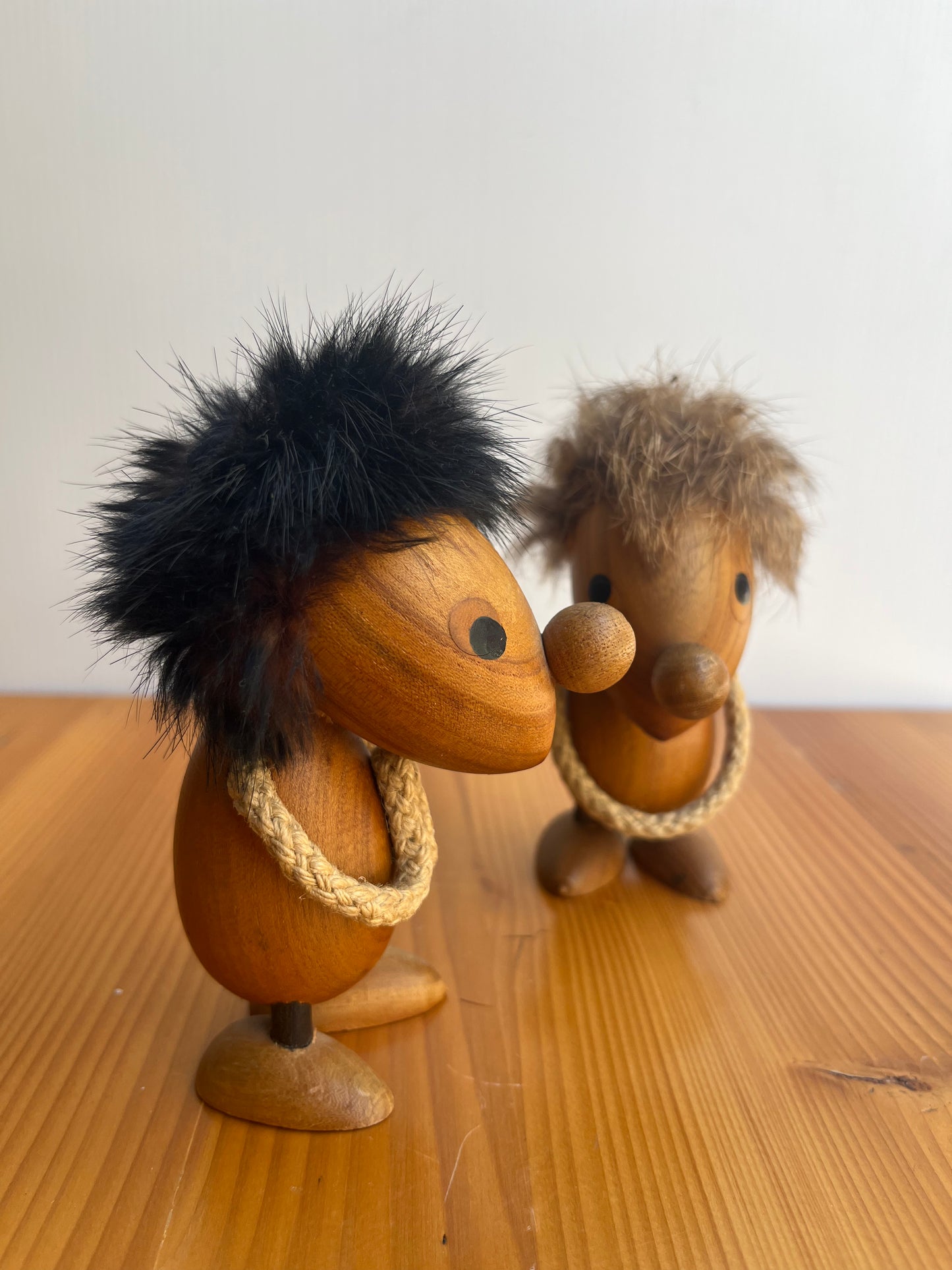 Duo de figurines danoises en teck par Hans Bolling
