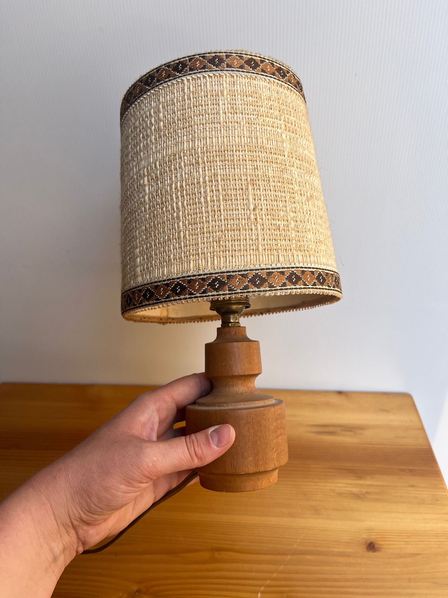 Petite lampe à poser en bois tourné