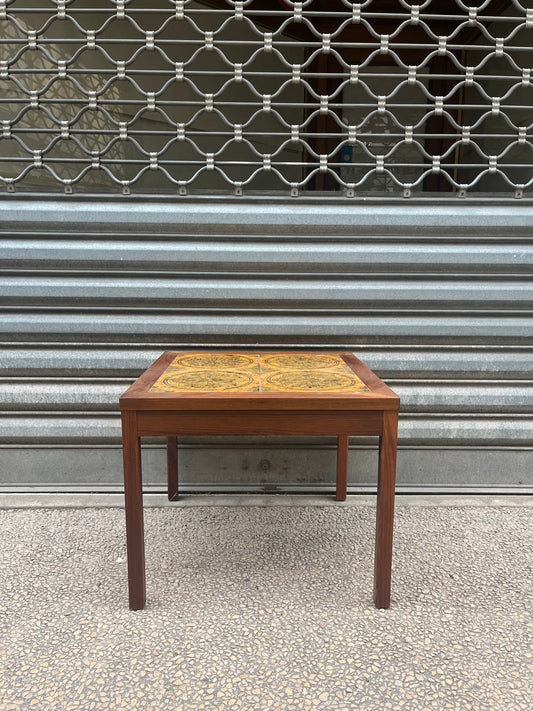 Table basse carrée palissandre vintage avec céramique