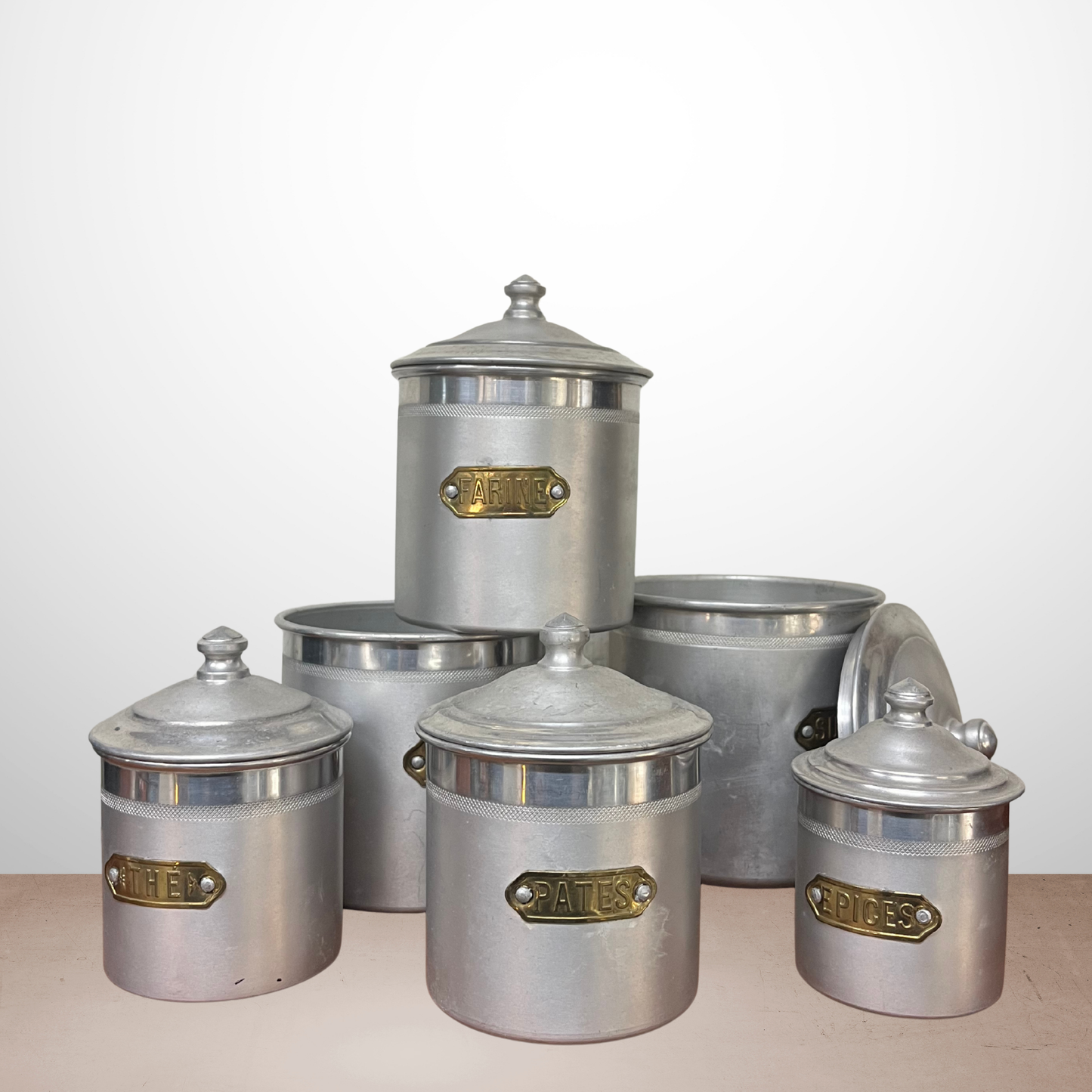 Lot de pots à épices en aluminium vintage