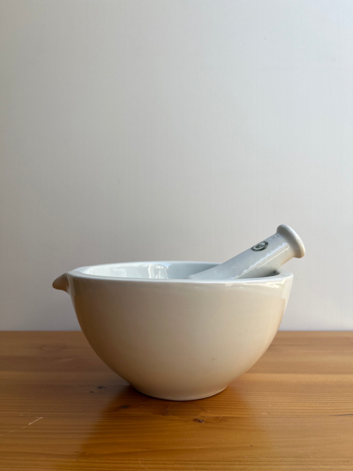 Grand pilon mortier en porcelaine