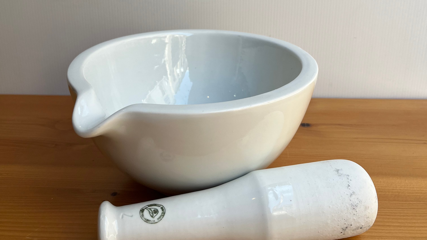 Grand pilon mortier en porcelaine