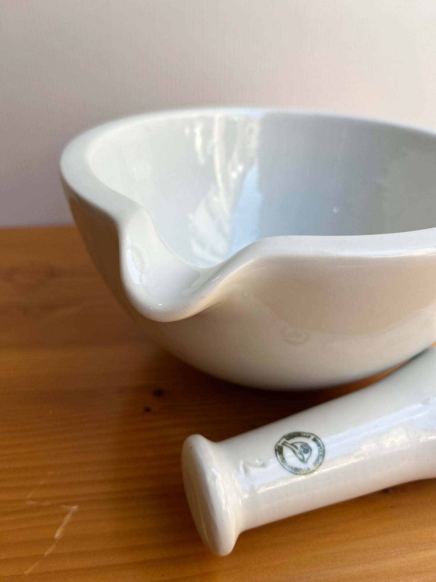 Grand pilon mortier en porcelaine