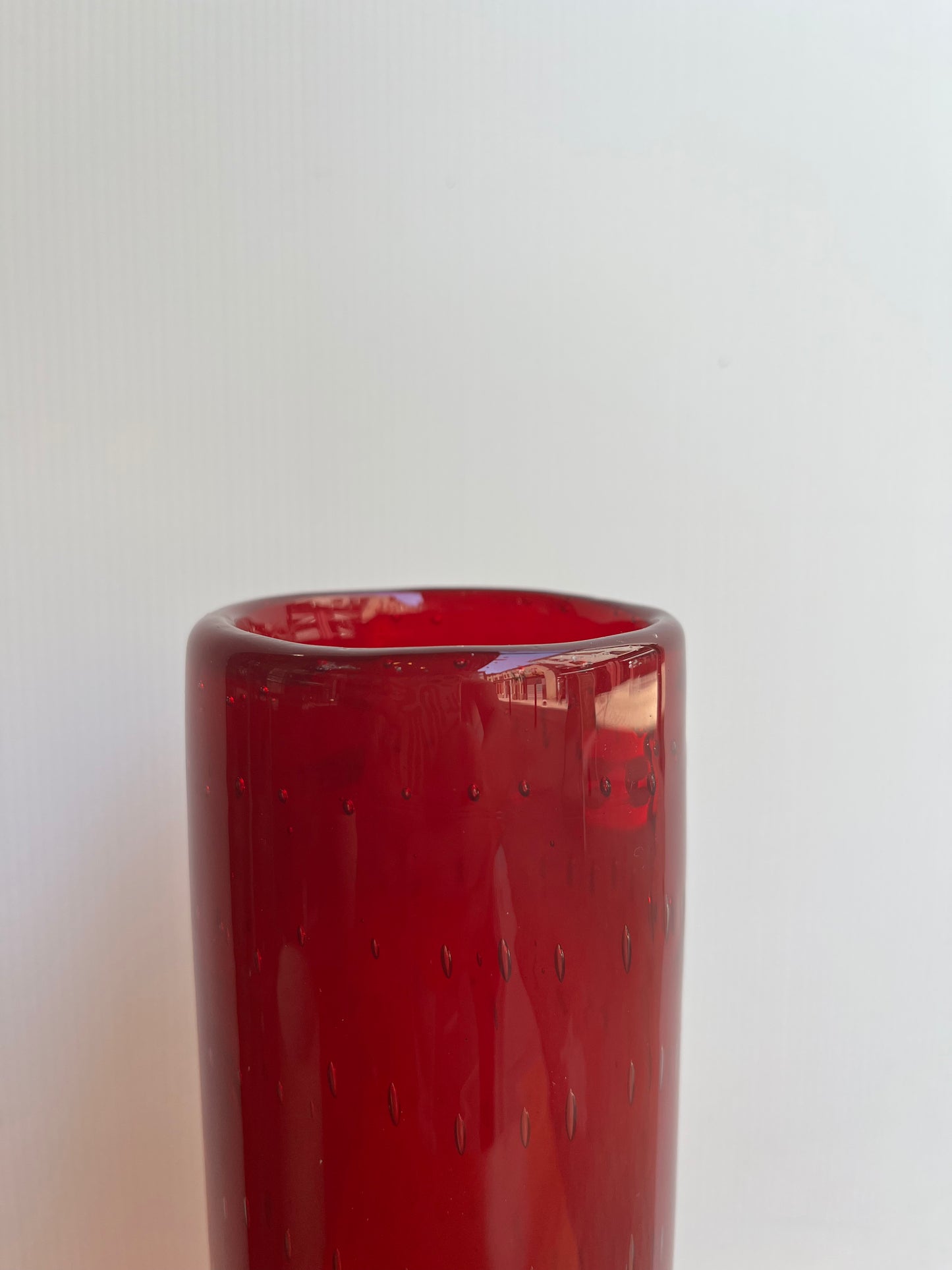 Grand vase en verre soufflé rouge