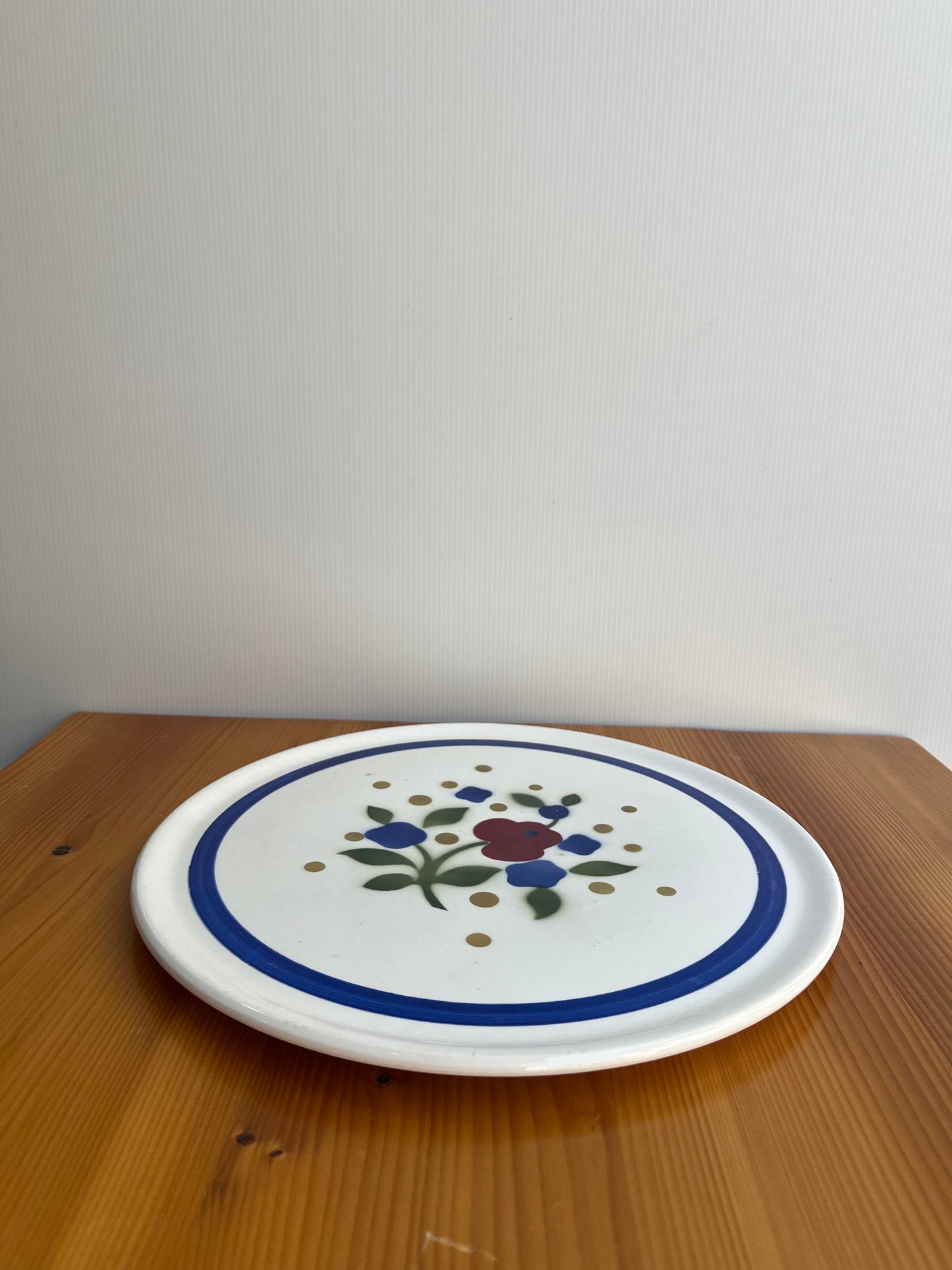 Plat rond à gâteaux en faïence