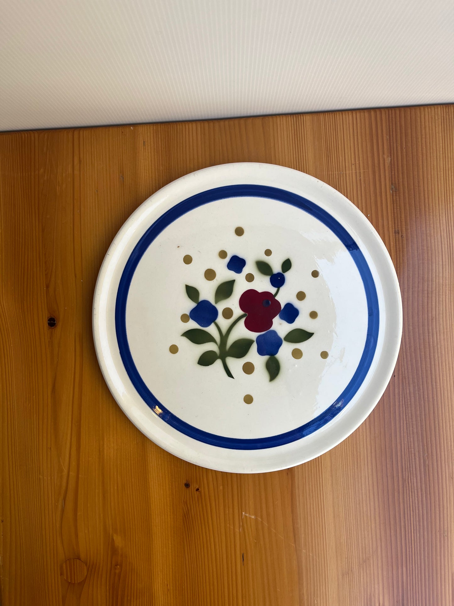 Plat rond à gâteaux en faïence