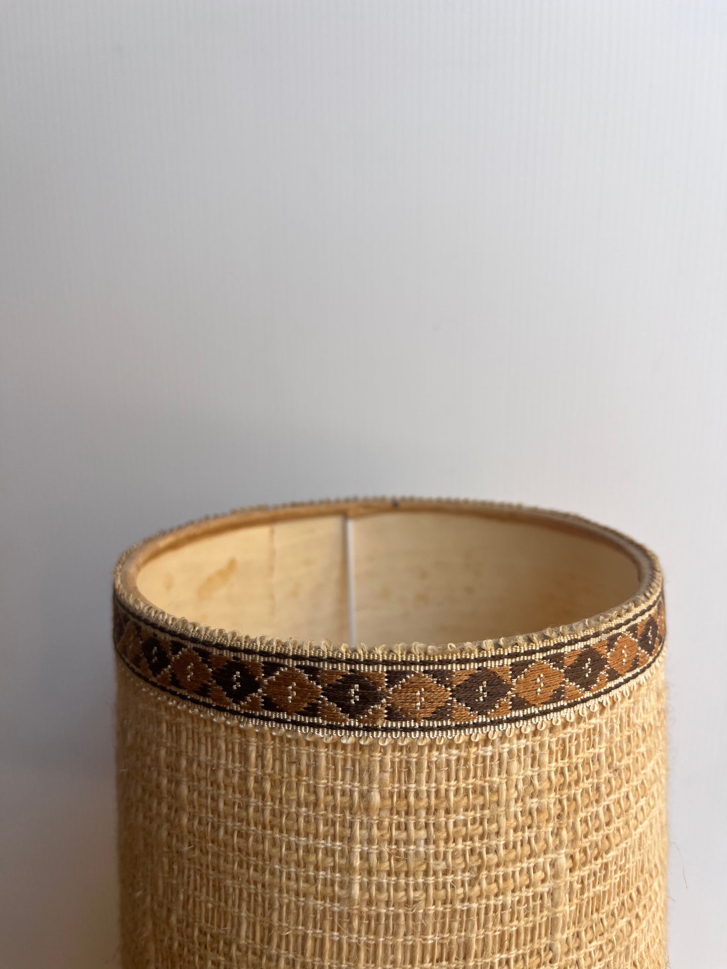 Petite lampe à poser en bois tourné