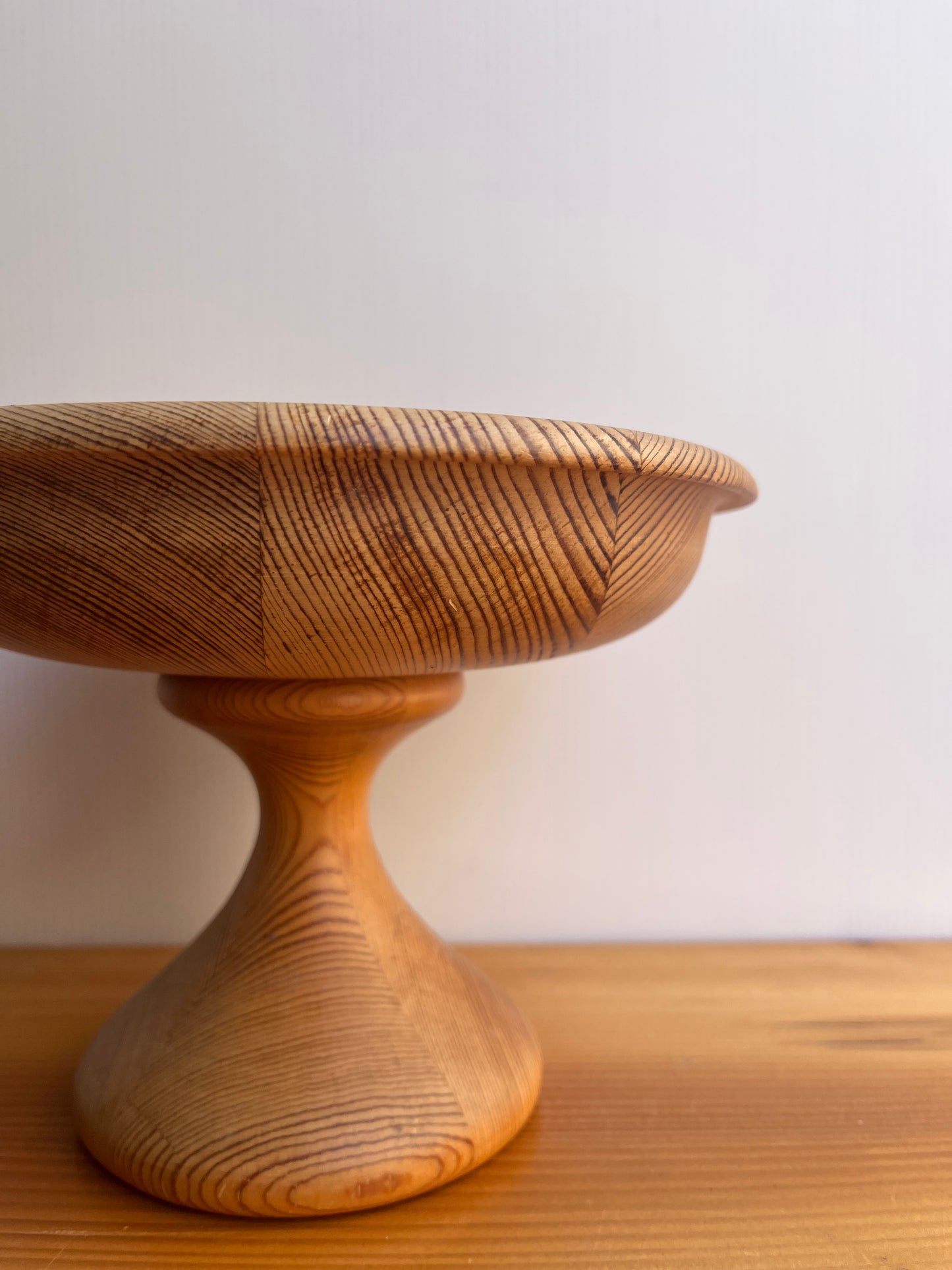 Coupe à fruits sur pied en bois tourné