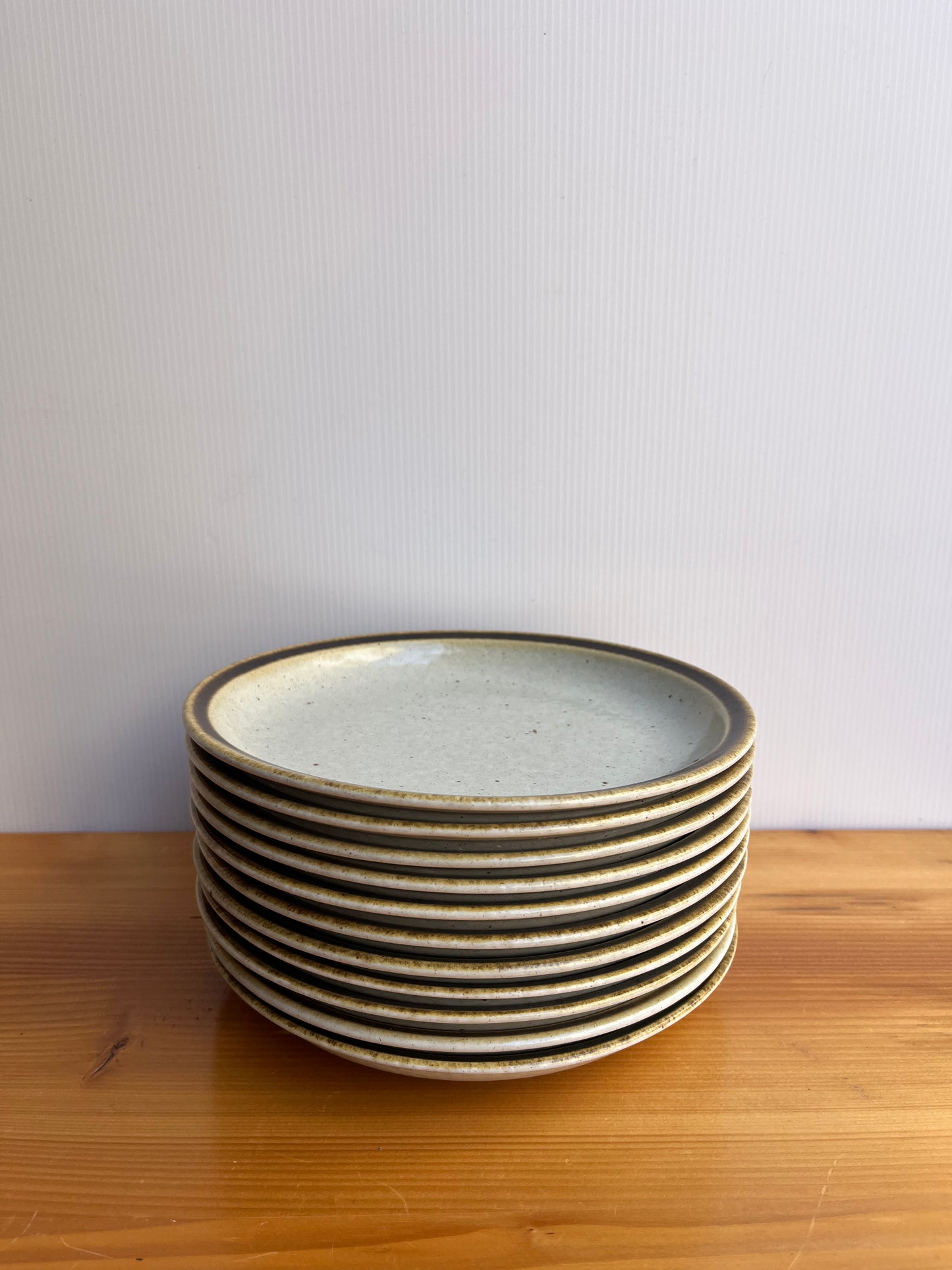 Lot de 11 assiettes à dessert en grès SARREGUEMINES