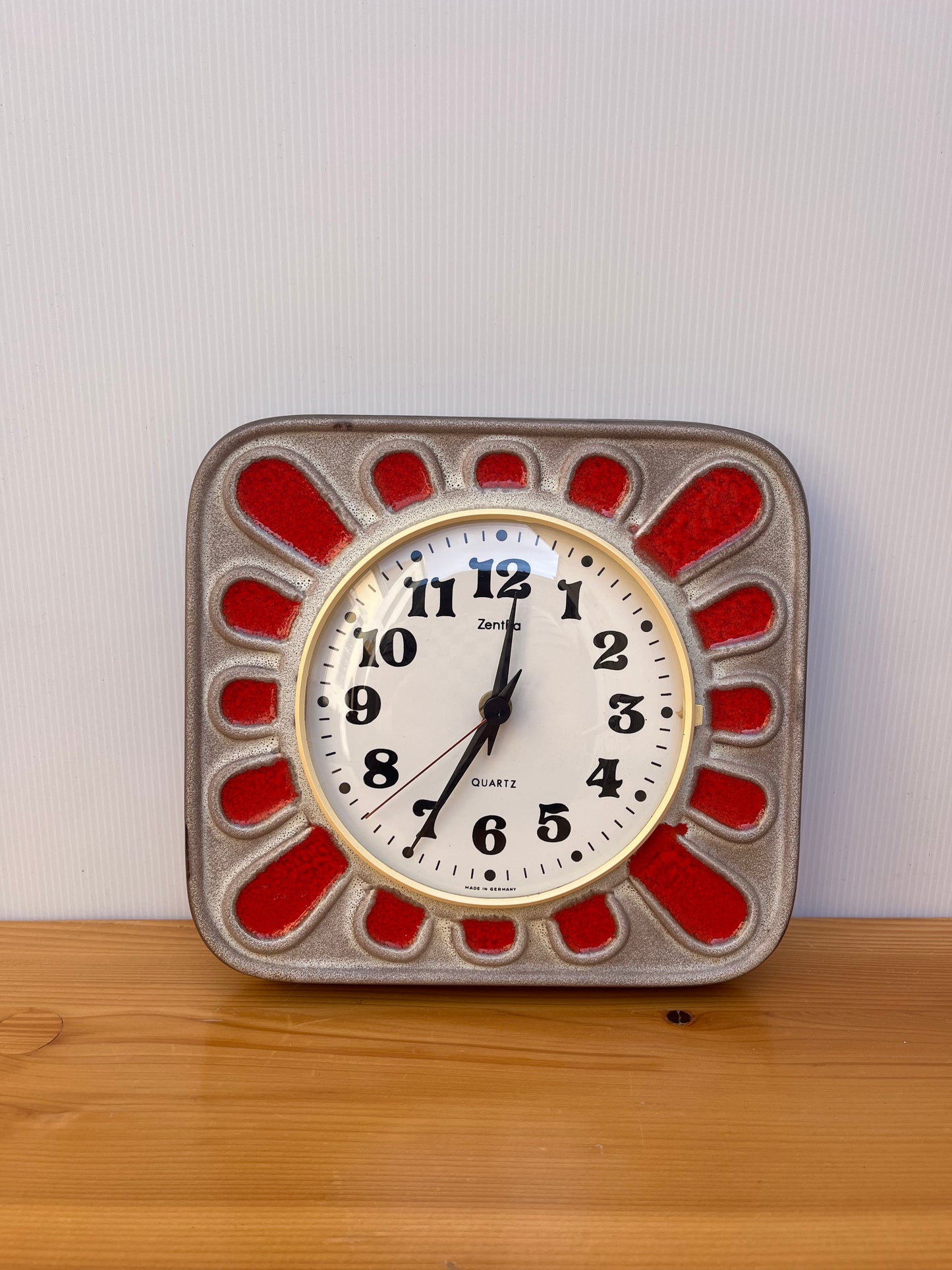 Horloge murale vintage en céramique