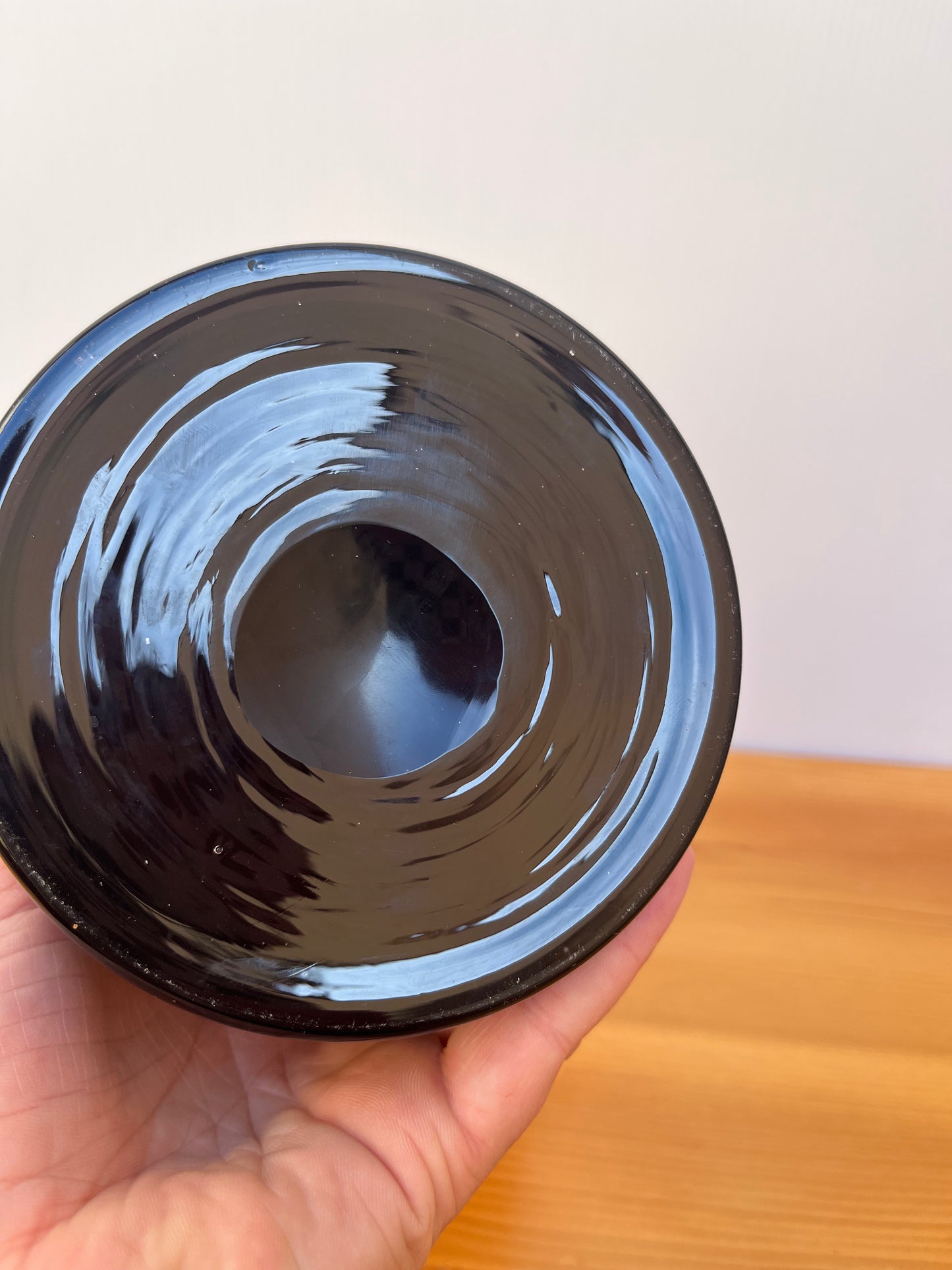 Vase col dentelé en verre soufflé