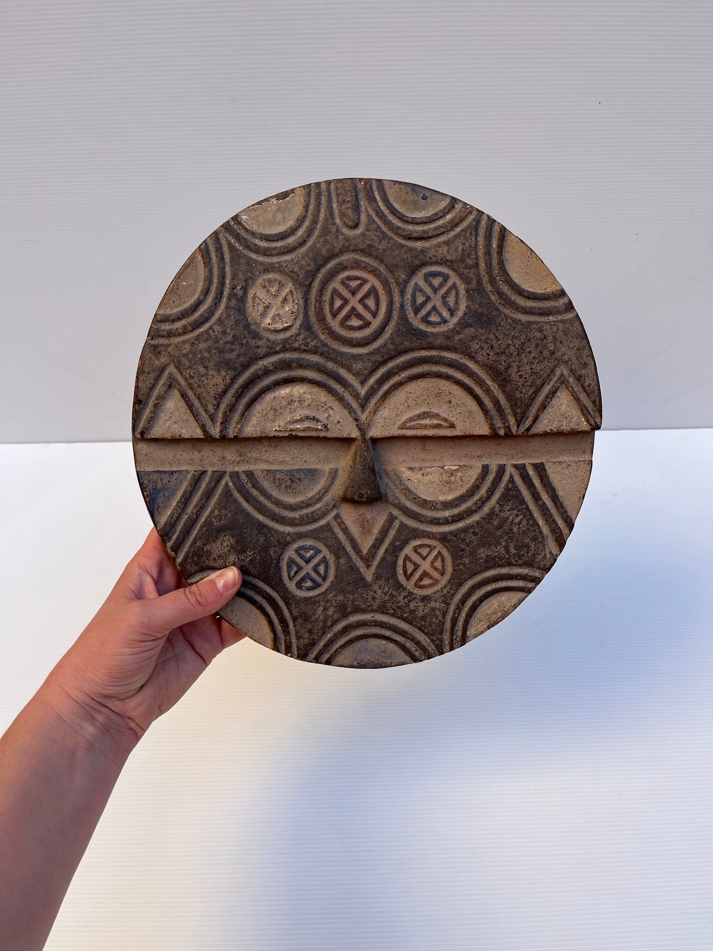 Masque ethnique en bois léger