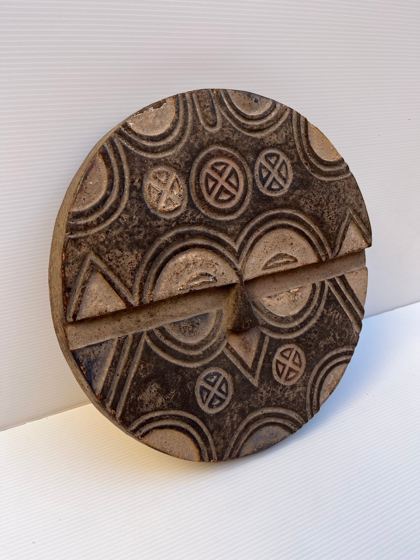 Masque ethnique en bois léger