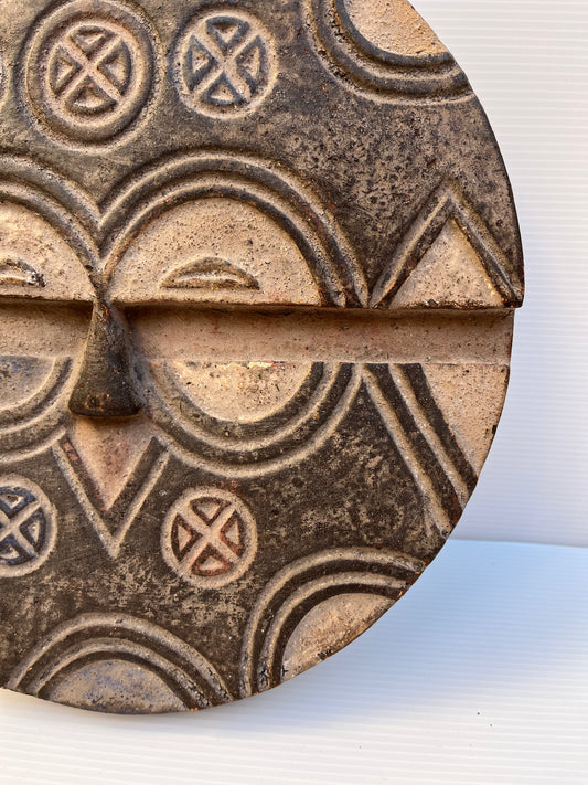 Masque ethnique en bois léger