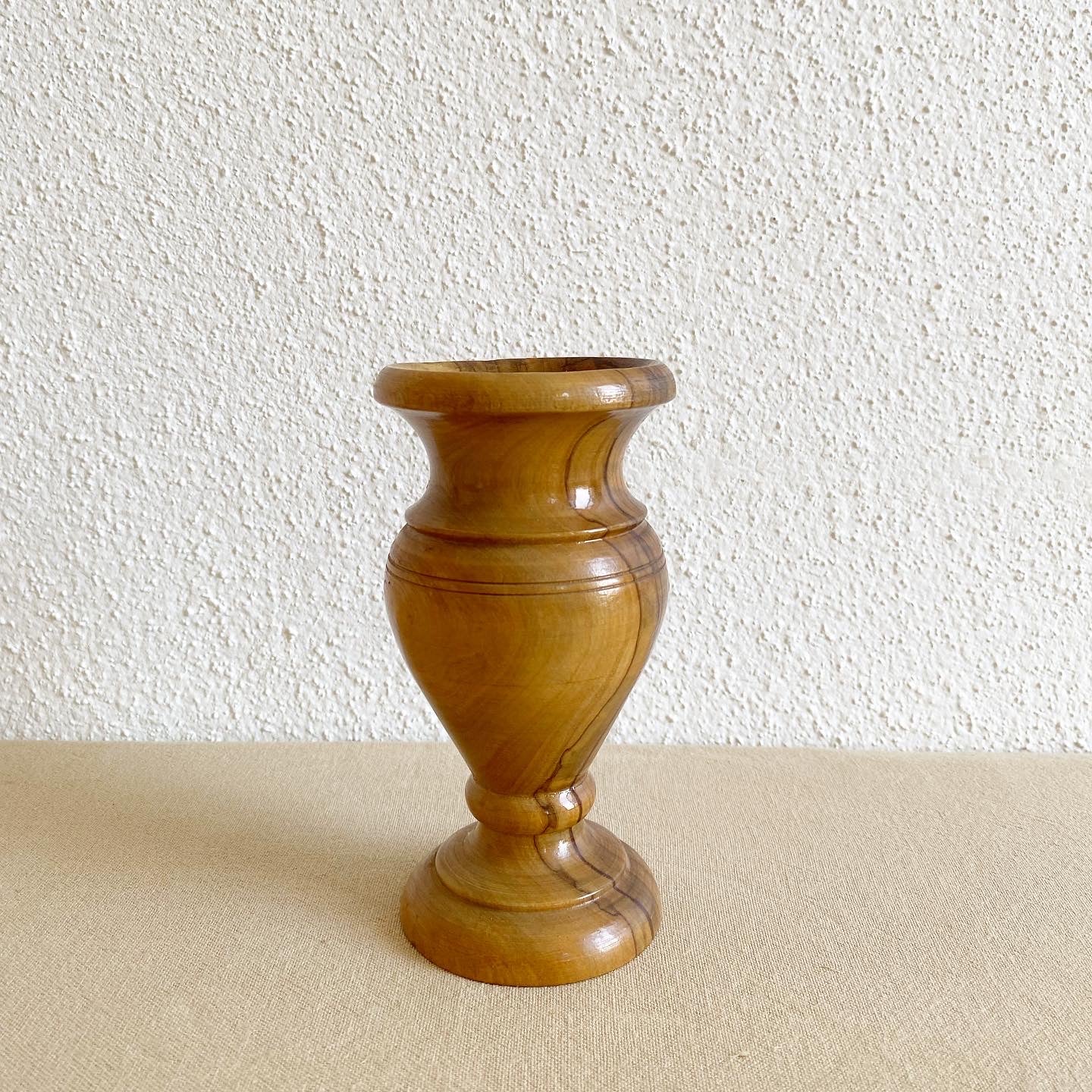 Vase tourné en bois d'olivier