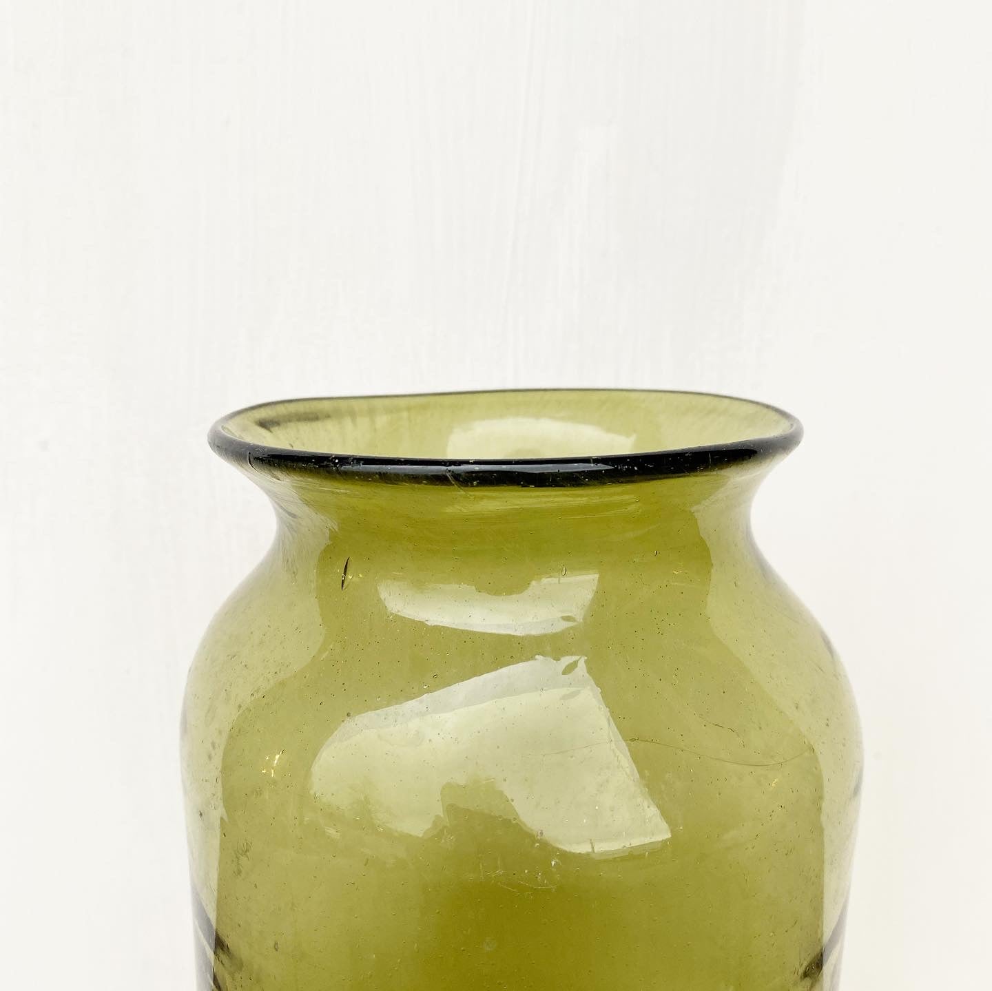 Grand contenant en verre bullé vert