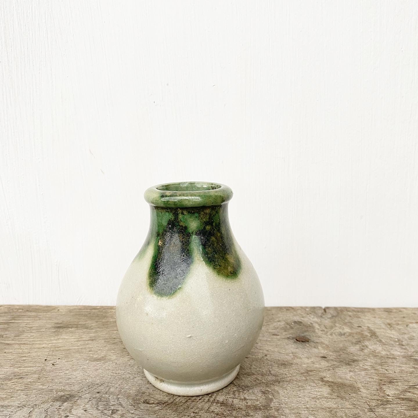 Mini vase en grès vert