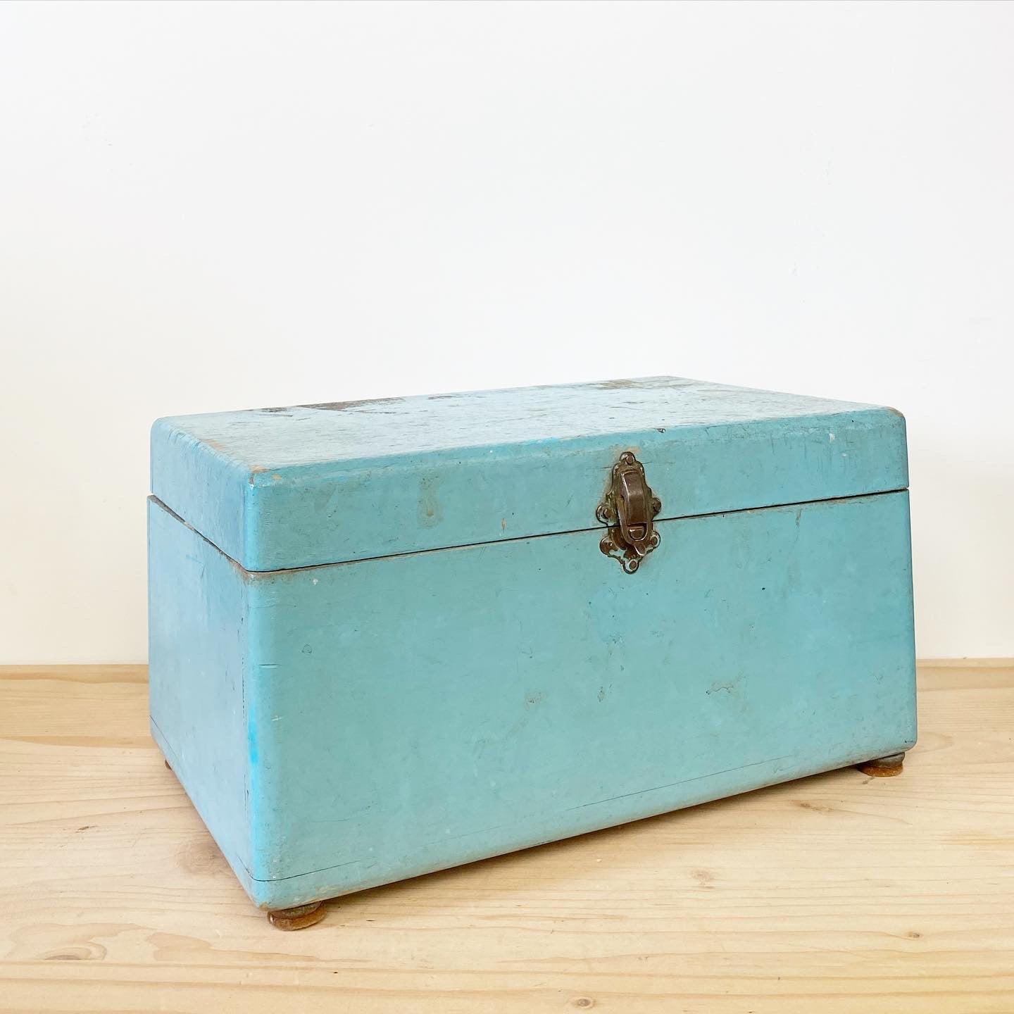 Boîte en bois ancienne patine bleu
