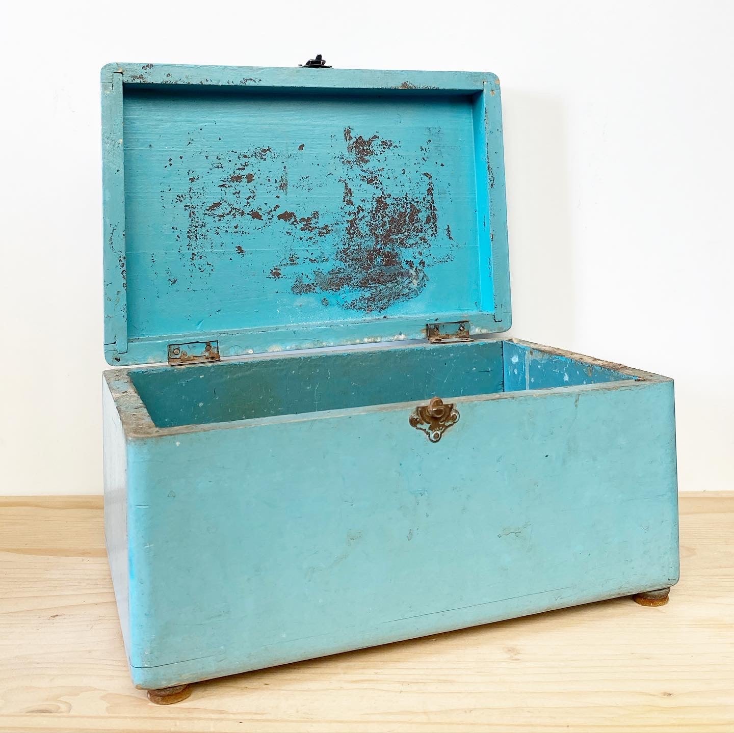 Boîte en bois ancienne patine bleu